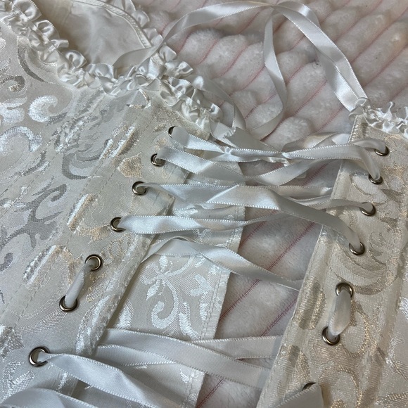 🤍Corset 🤍 - Picture 1 of 5